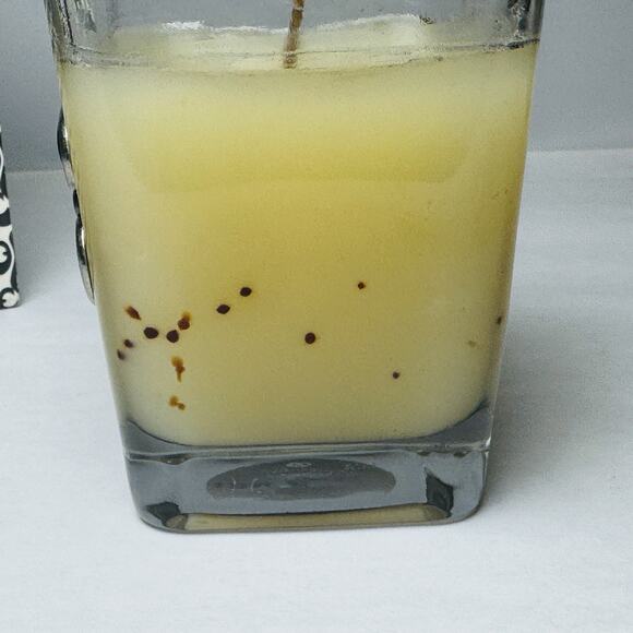 Aromatique Vanilla Scented Candle 9 oz in Glass Decorative Cube with Gift Box - Picture 5 of 8